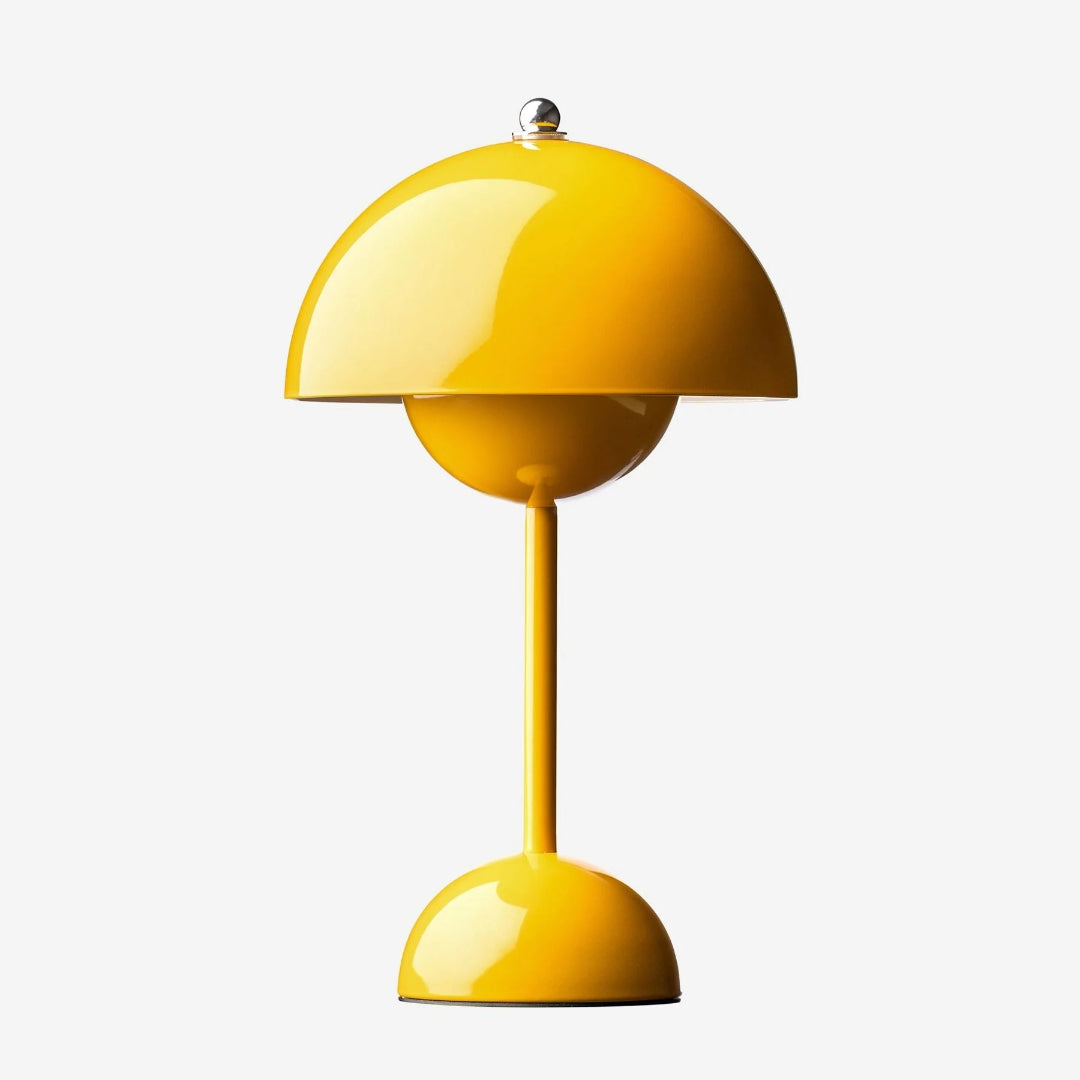 Bordslampa - Kupolformad lampskärm och rundad bas