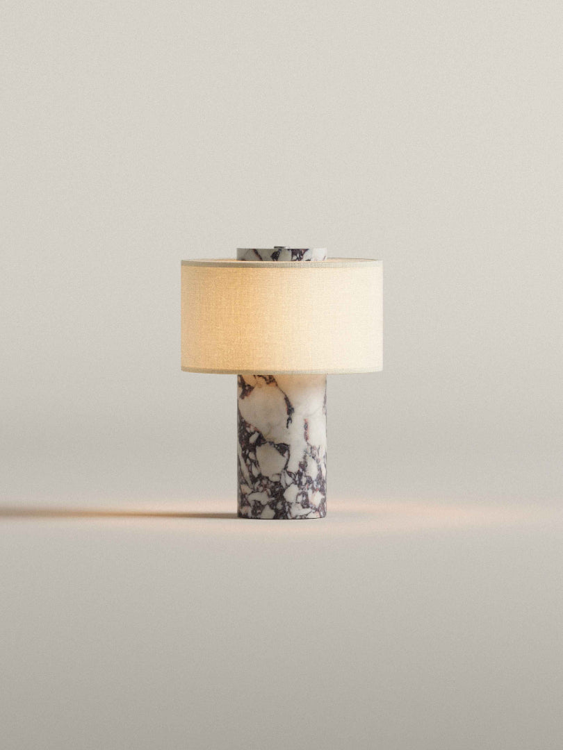 Bordslampa i marmorlook - Cylindrisk bas med trumskärm