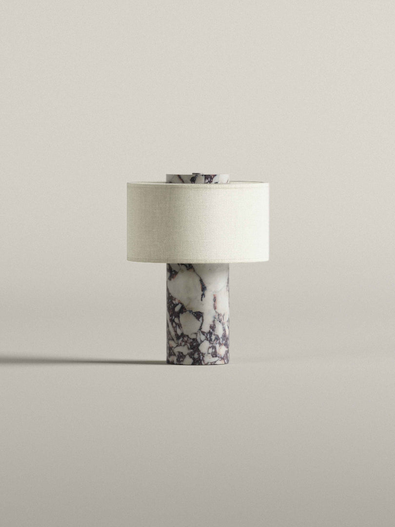 Bordslampa i marmorlook - Cylindrisk bas med trumskärm