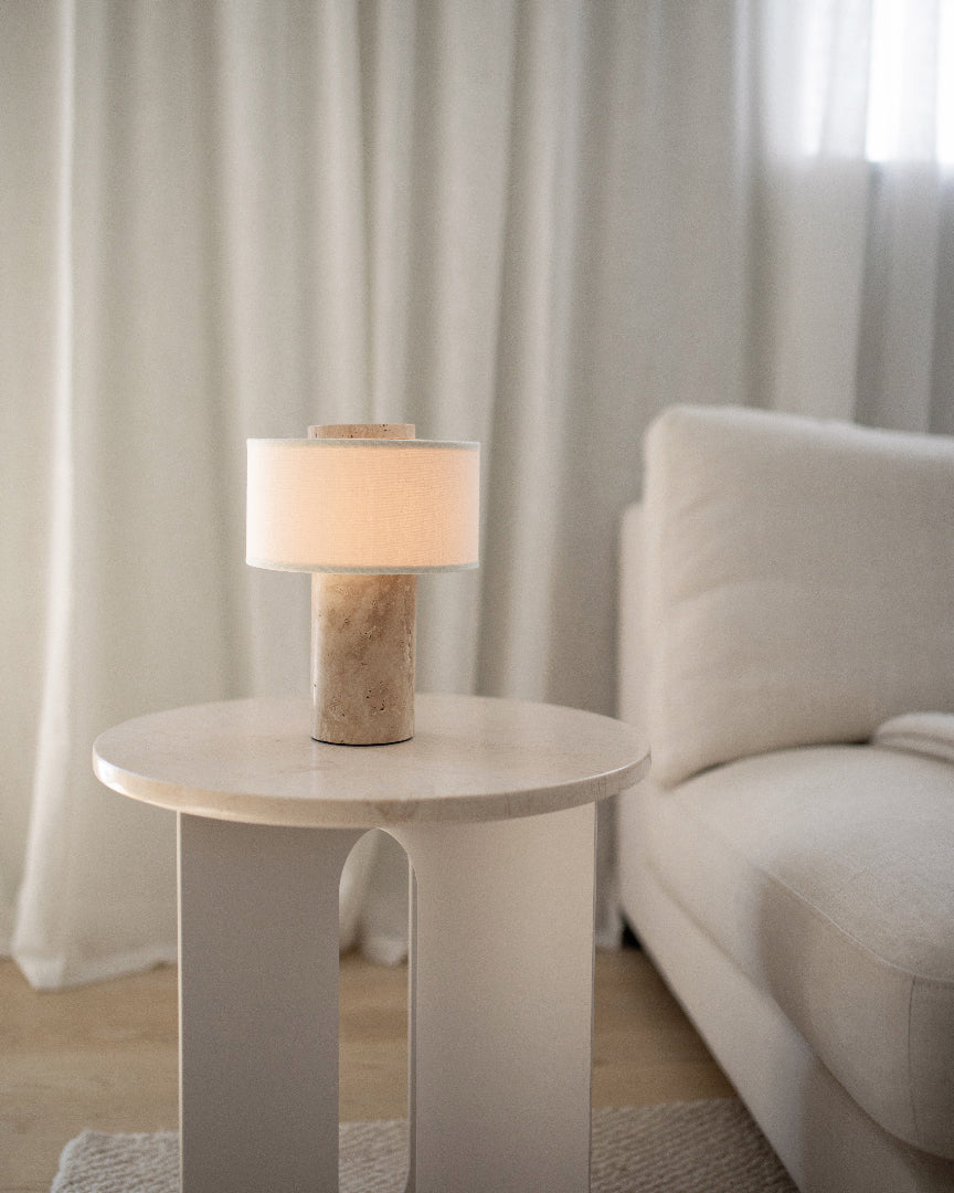 Bordslampa i travertin - Cylindrisk bas med trumskärm