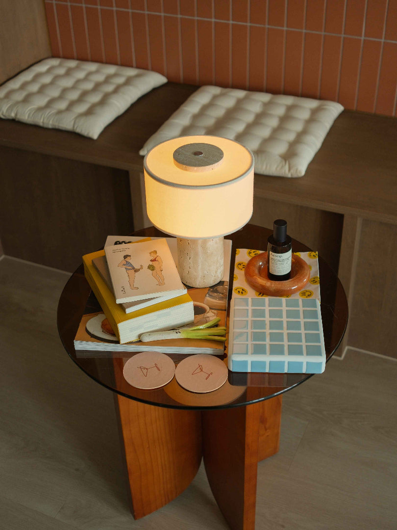 Bordslampa i travertin - Cylindrisk bas med trumskärm