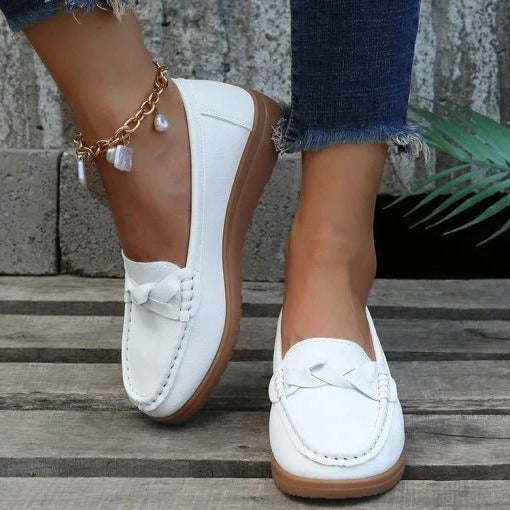 Damloafers utan snörning - Platt mockasinstil med flätad rem