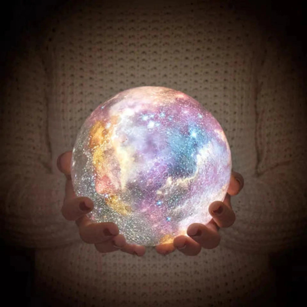 Galaxy Moon-lampa - LED-nattlampa med träställ