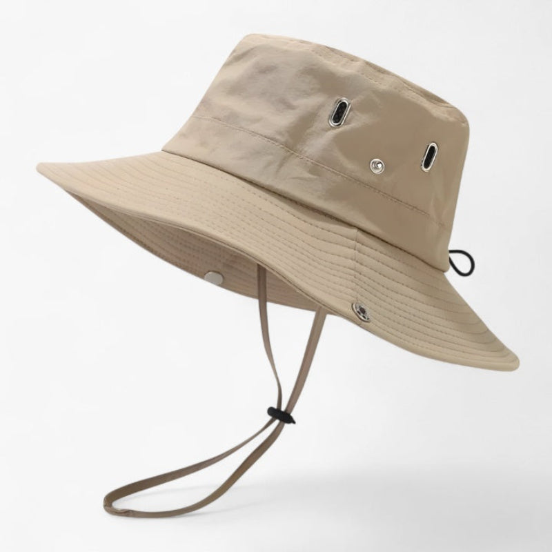 Herrsolhatt med bred brätte – Med hakrem och ventilationsöglor