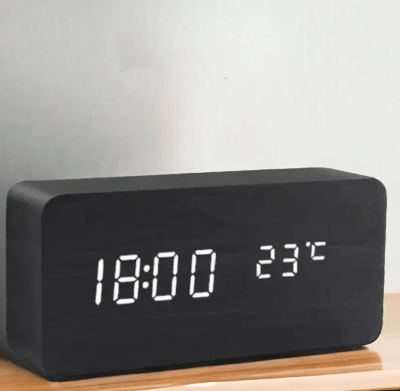 LED-digital väckarklocka - Triangelformat trähölje med tids- och temperaturvisning