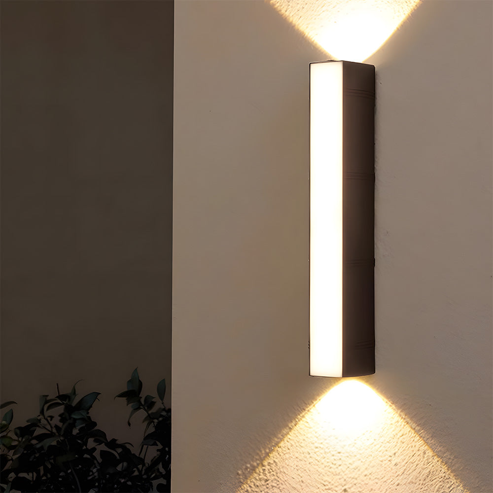LED-vägglampa - Vertikal rektangulär stav med upp- och nedåtriktat ljus