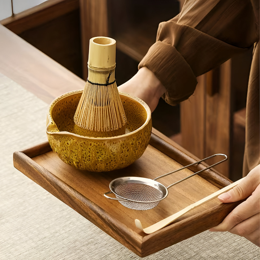 Matcha-teset – keramisk skål och bambuvisp