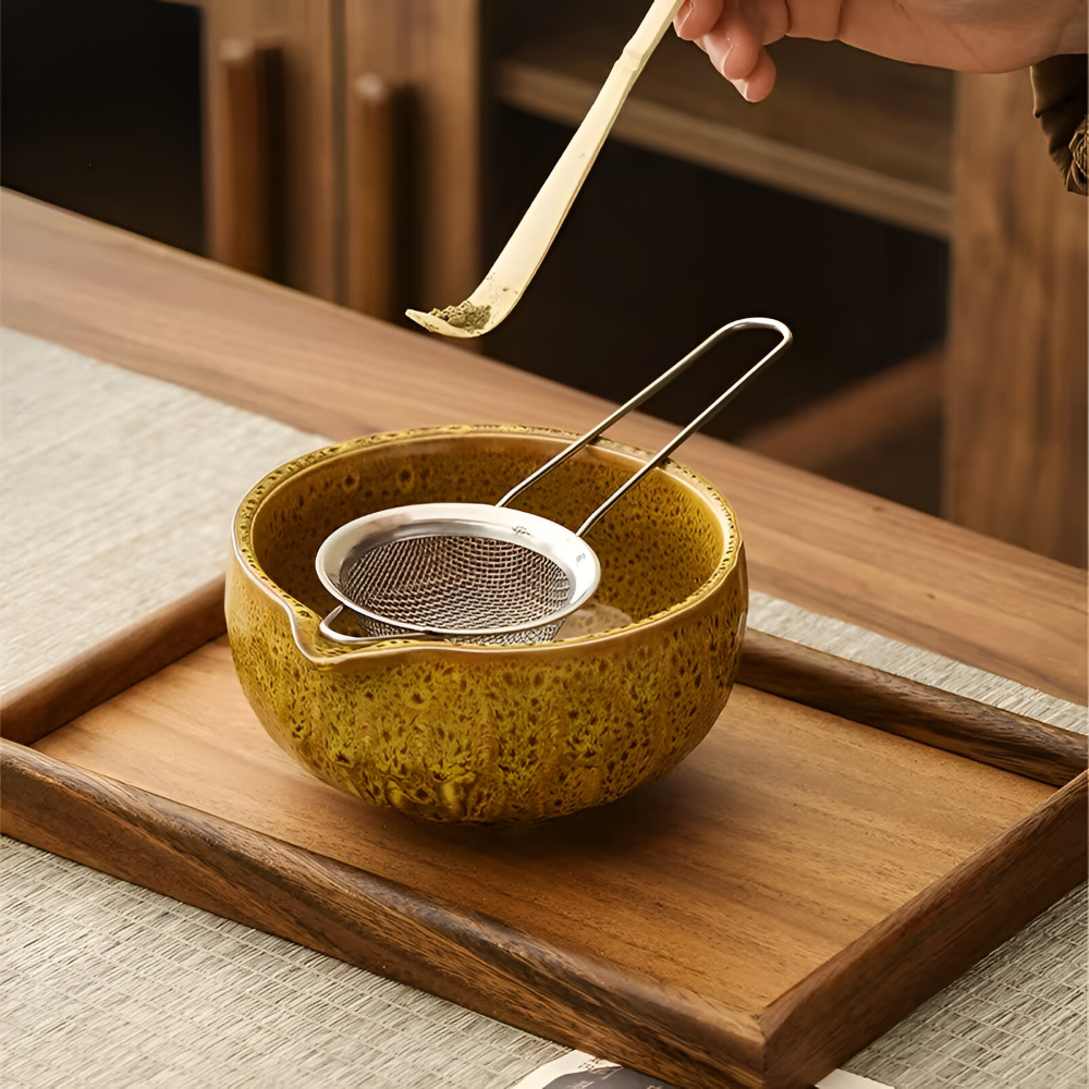 Matcha-teset – keramisk skål och bambuvisp