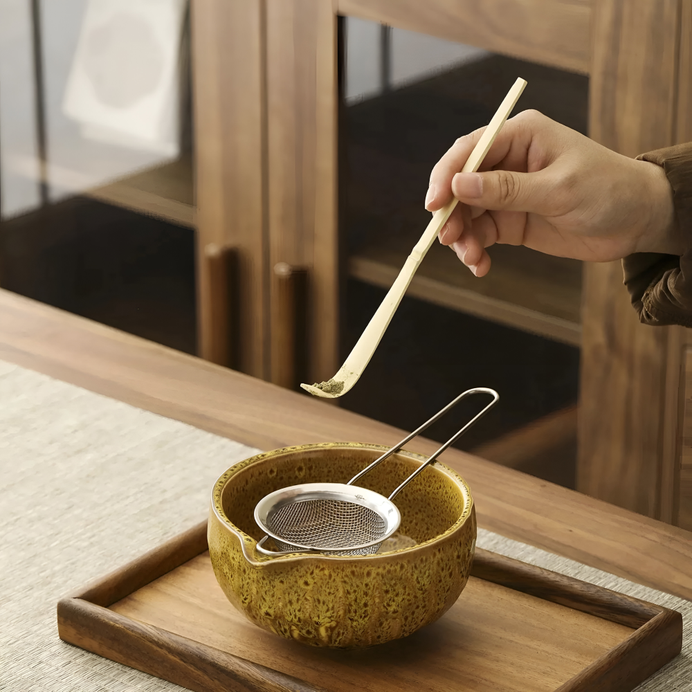 Matcha-teset – keramisk skål och bambuvisp