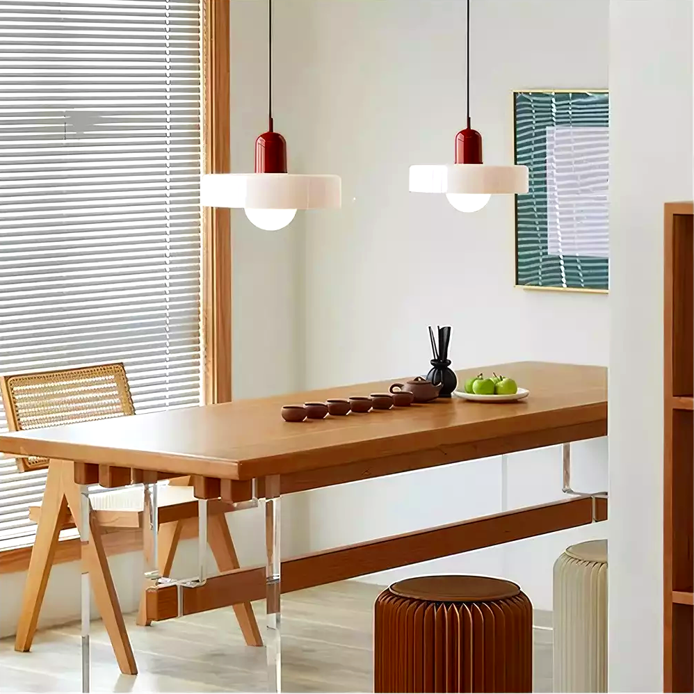Pendellampa med tvåfärgad glasskärm - Platt skivform med synlig globlampa