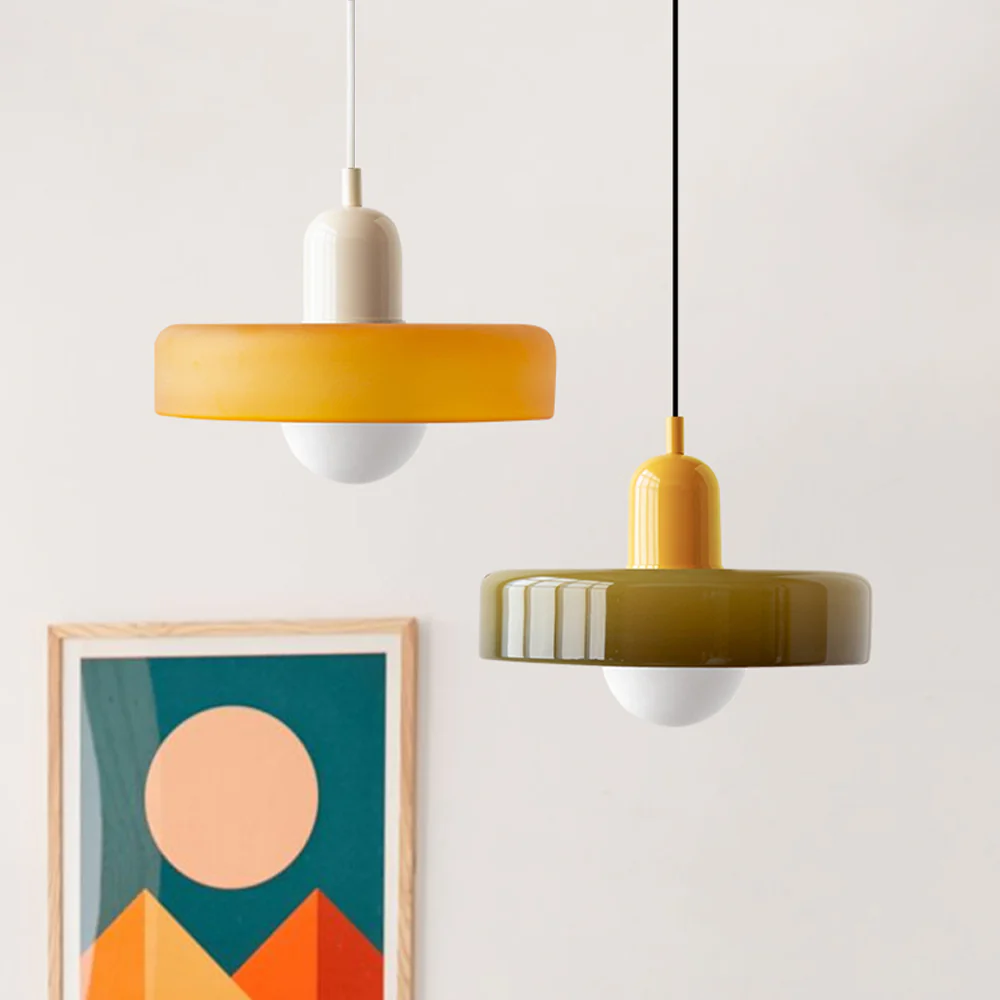 Pendellampa med tvåfärgad glasskärm - Platt skivform med synlig globlampa