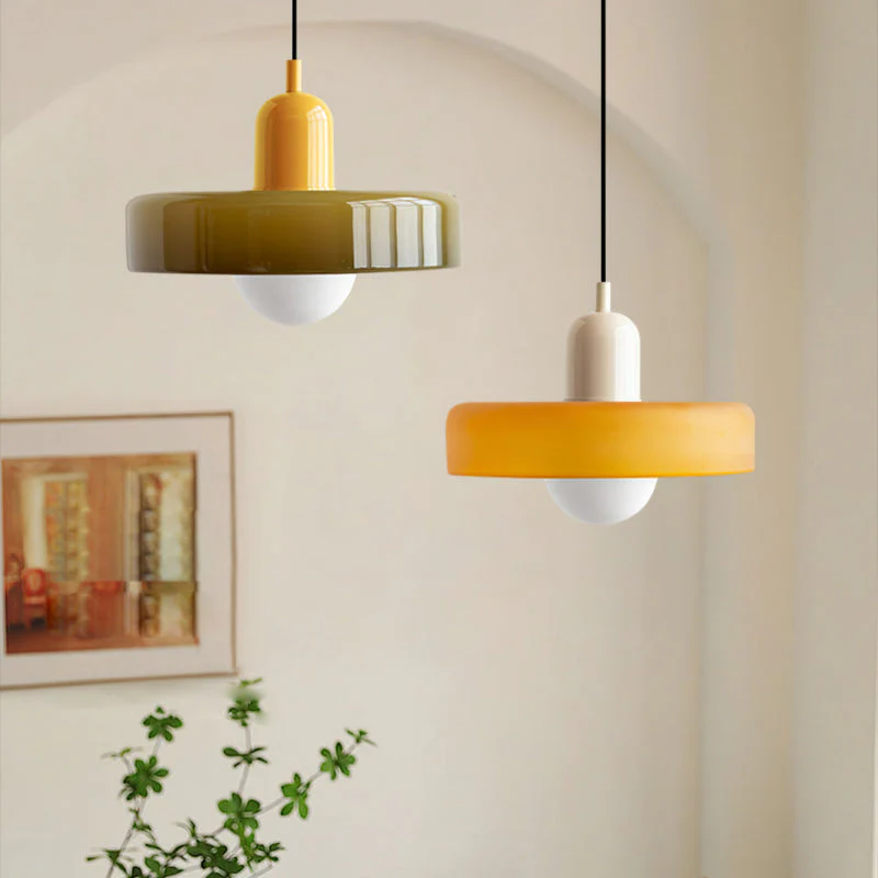 Pendellampa med tvåfärgad glasskärm - Platt skivform med synlig globlampa