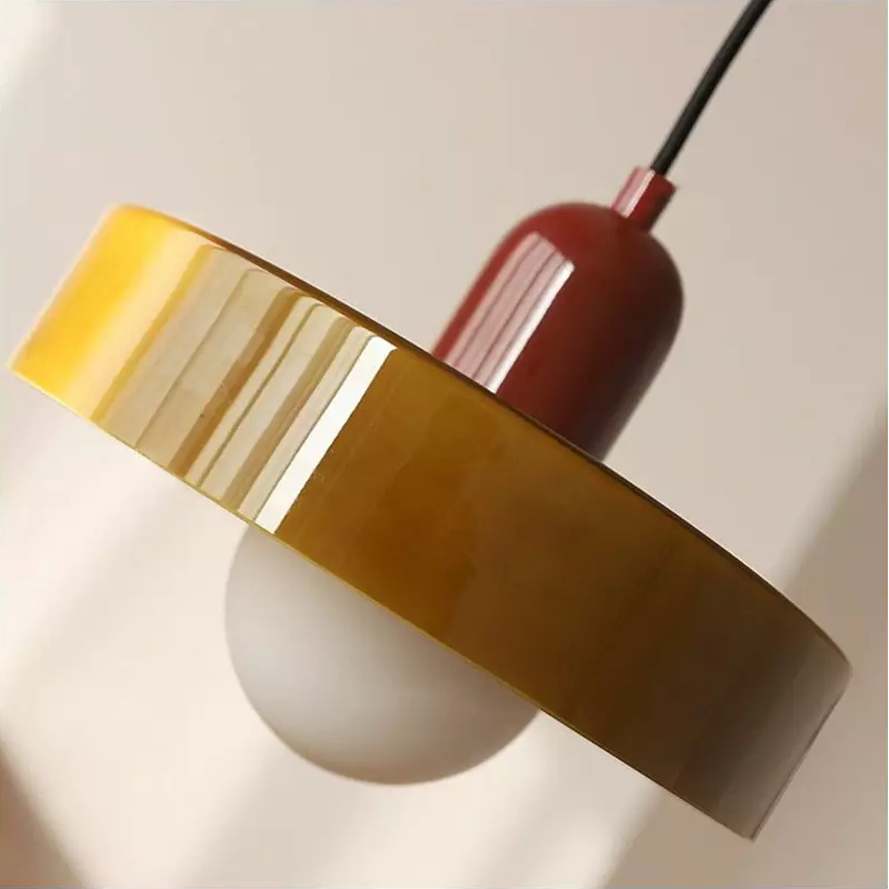 Pendellampa med tvåfärgad glasskärm - Platt skivform med synlig globlampa