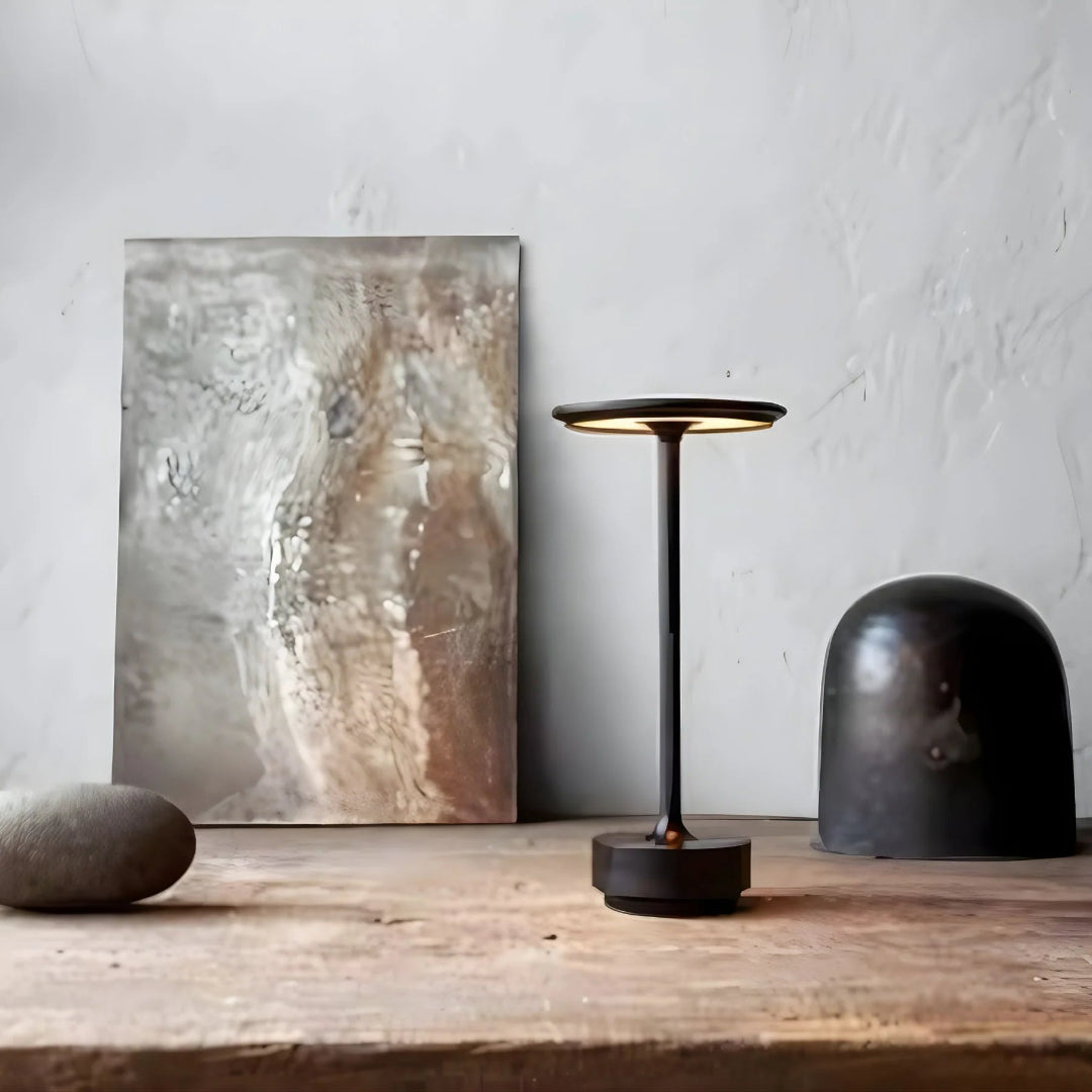 Sladdlös bordslampa – Smal stam och skivformad topp