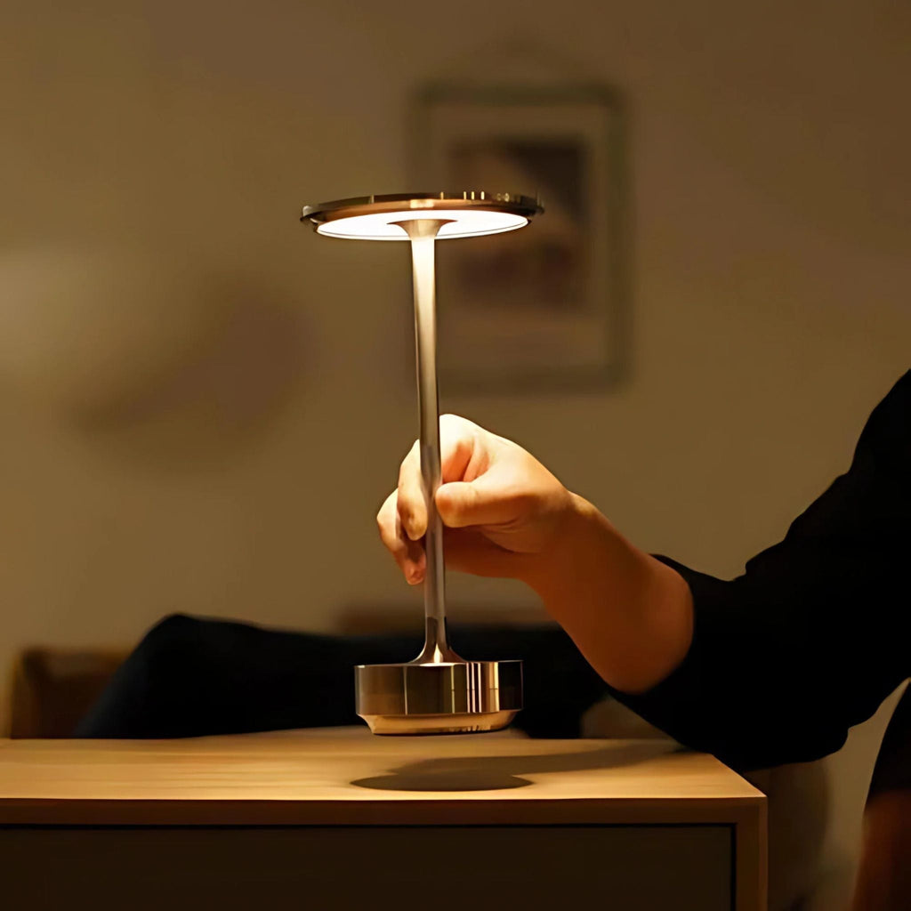 Sladdlös bordslampa – Smal stam och skivformad topp