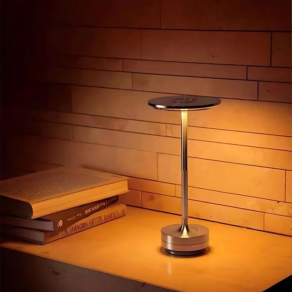 Sladdlös bordslampa – Smal stam och skivformad topp