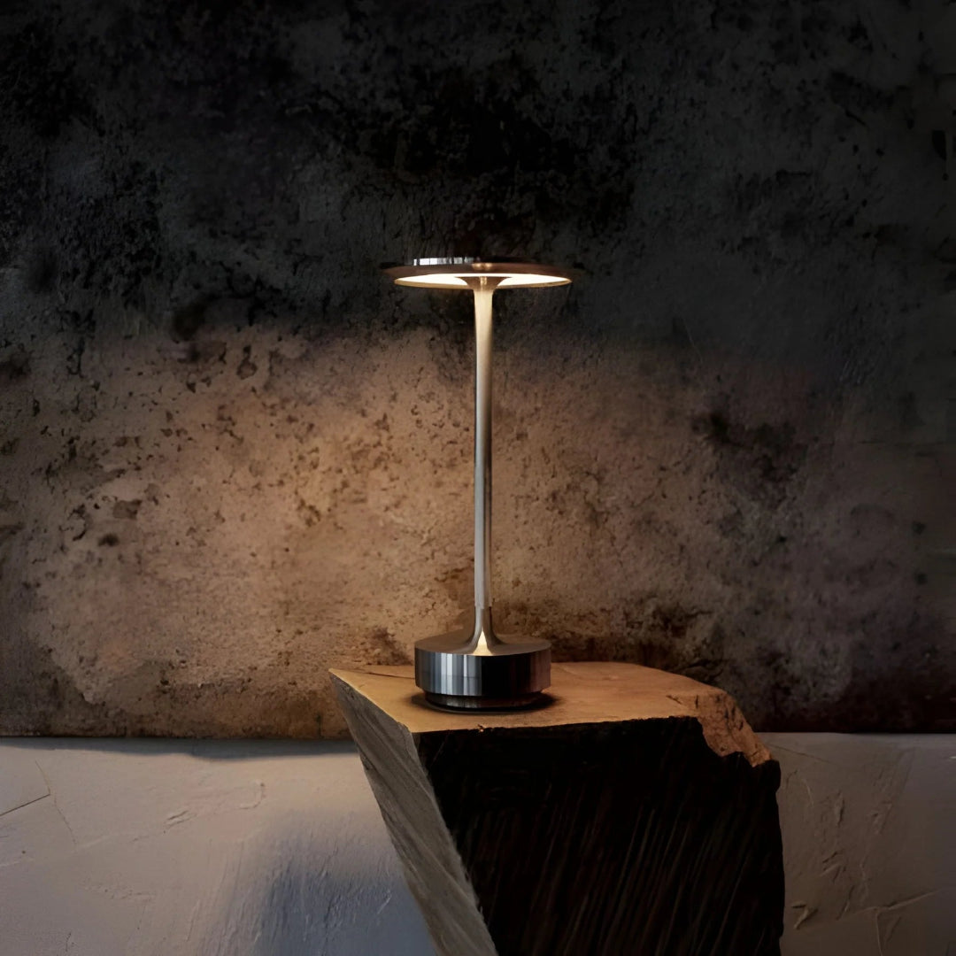 Sladdlös bordslampa – Smal stam och skivformad topp