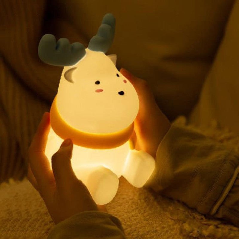Bordlampa i form av en ren med integrerat LED-ljus