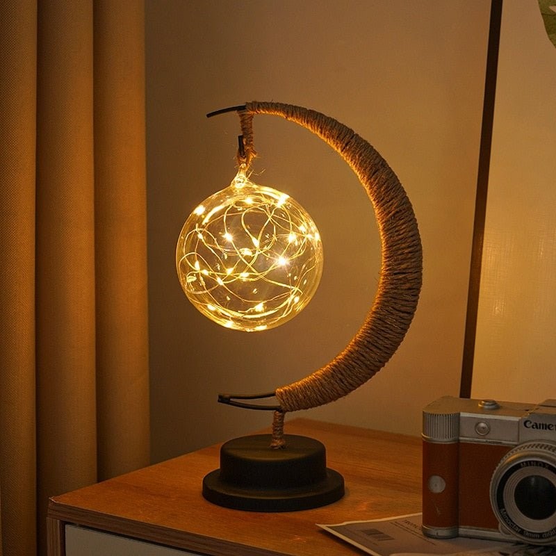 Bordslampa - Månformad - Flera färgvarianter