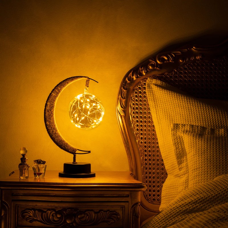 Bordslampa - Månformad - Flera färgvarianter