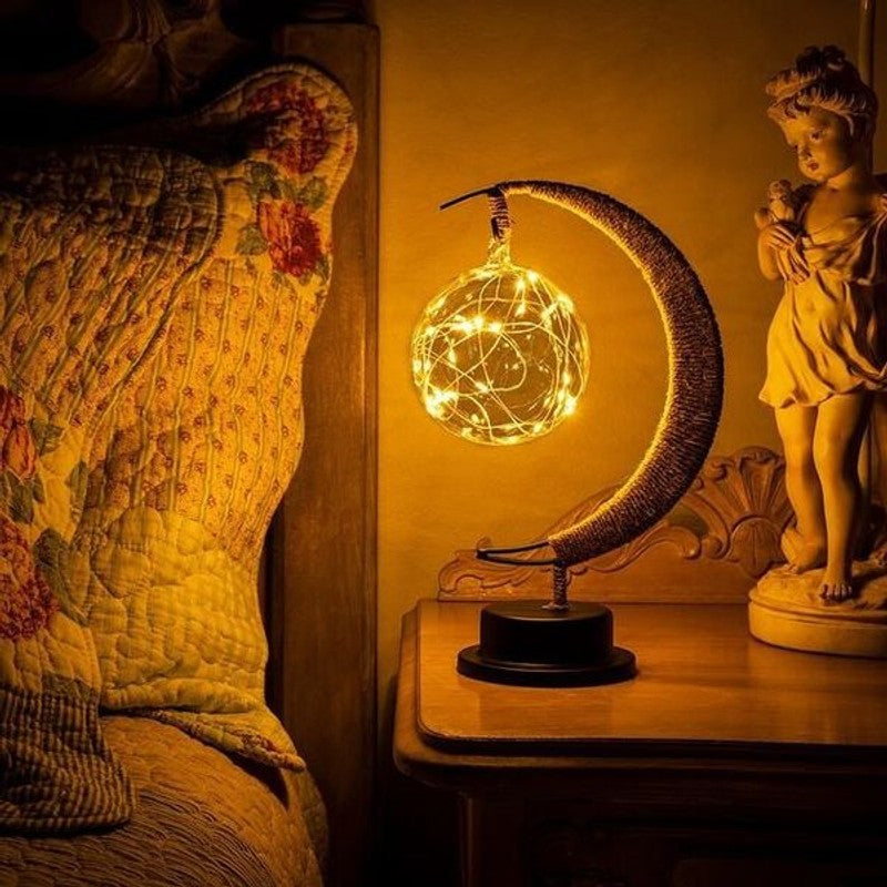 Bordslampa - Månformad - Flera färgvarianter