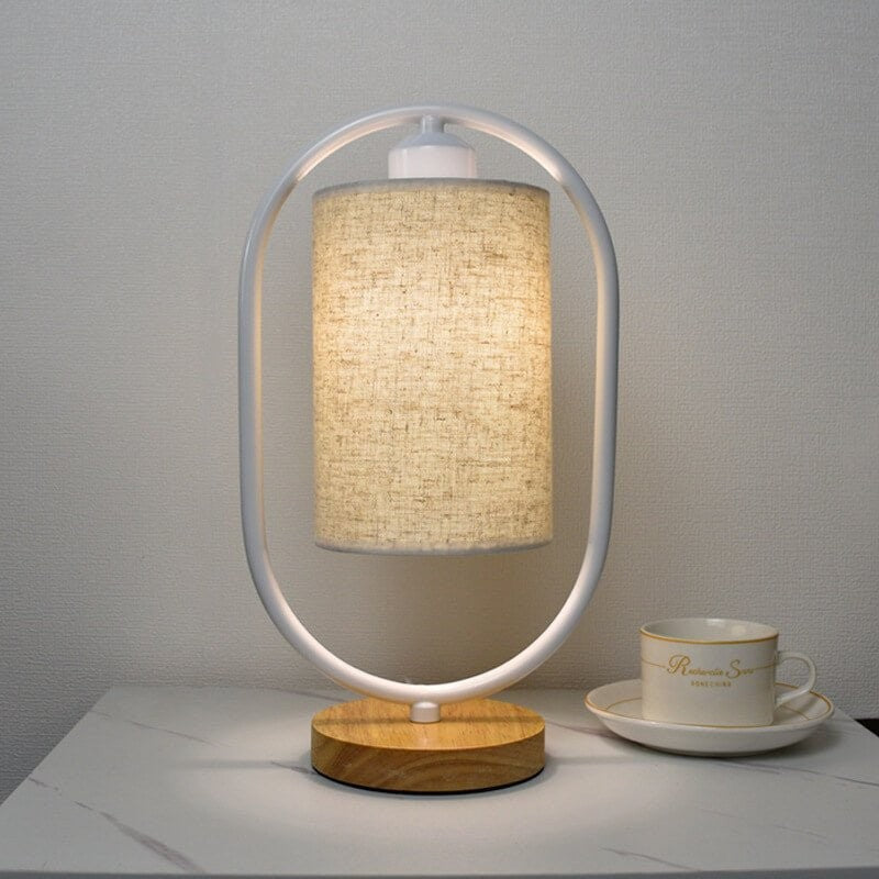 Bordslampa med cylindrisk skärm och oval ram