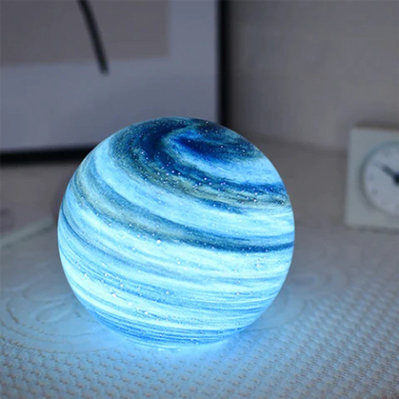 Dekorativ globlampa med planetmönster