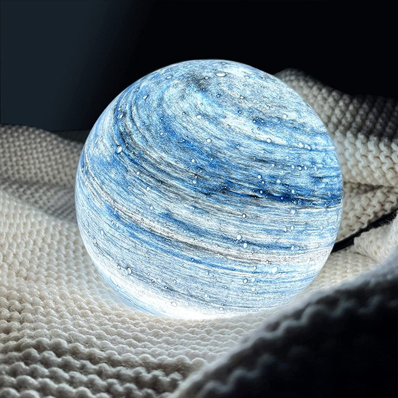 Dekorativ globlampa med planetmönster
