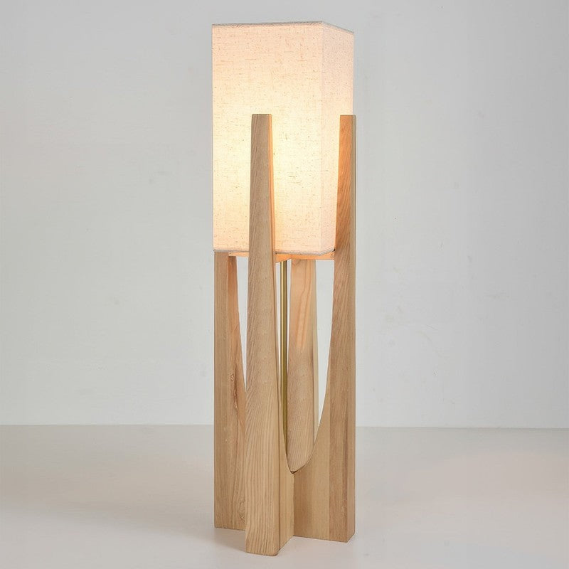 Golvlampa i japansk stil med vertikala trälameller