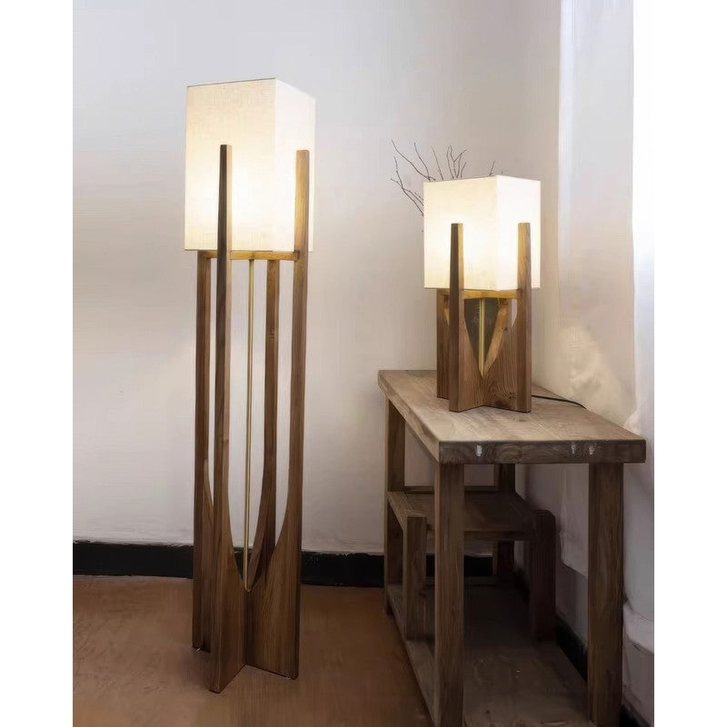 Golvlampa i japansk stil med vertikala trälameller