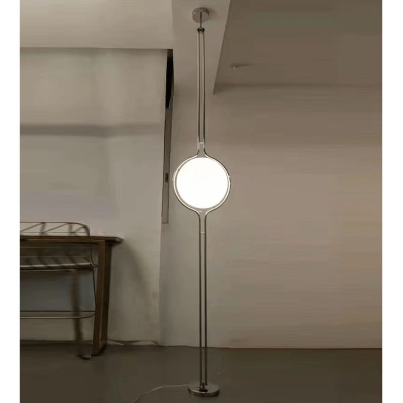 Golvlampa med sfärisk skärm