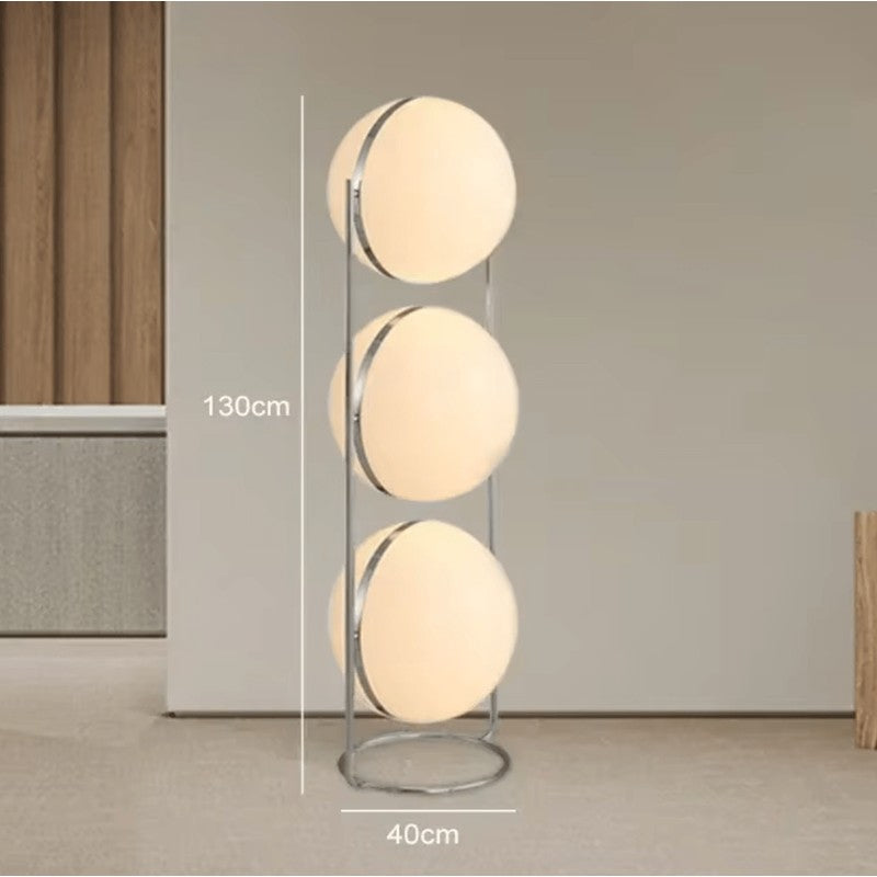 Golvlampa med sfärisk skärm