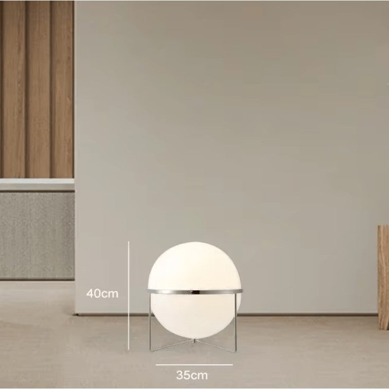 Golvlampa med sfärisk skärm
