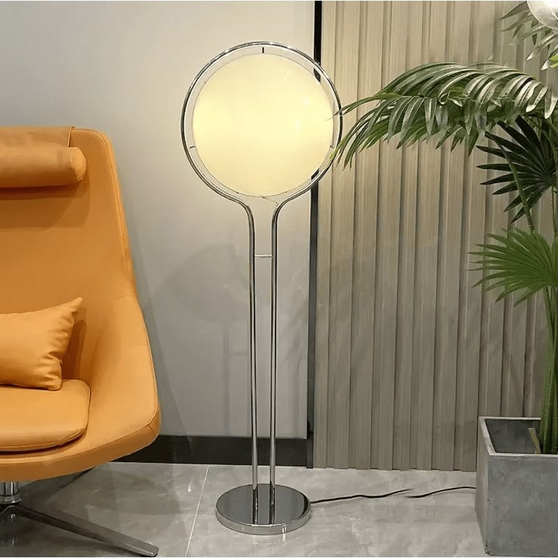 Golvlampa med sfärisk skärm