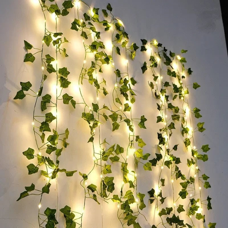 LED-ljusslinga med lövdekorationer