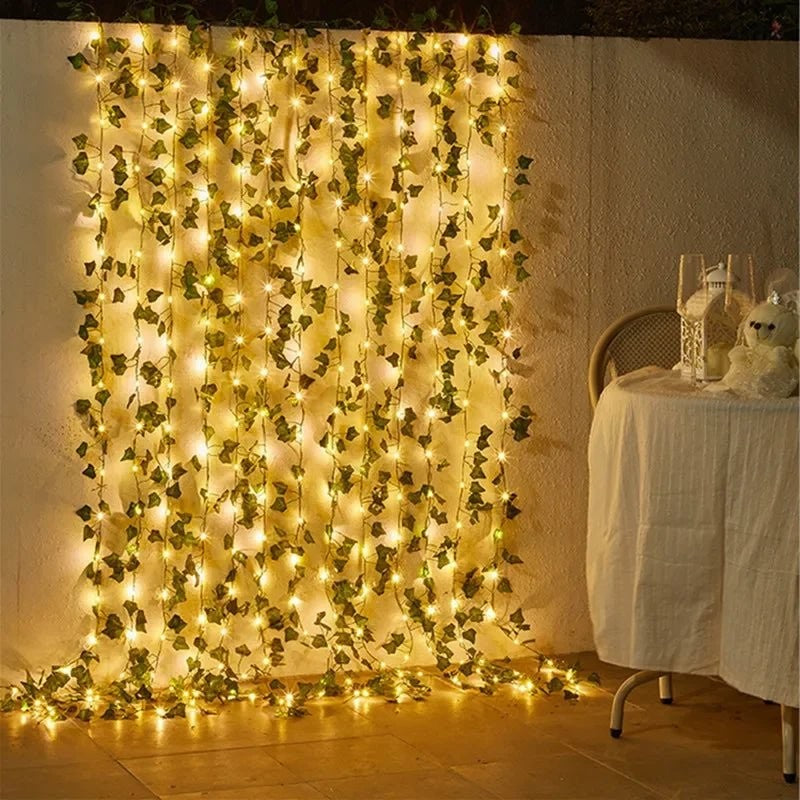LED-ljusslinga med lövdekorationer