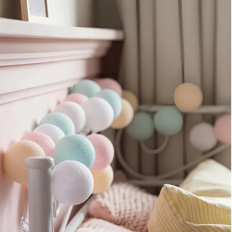 Ljusgarland med bomullsbollar - LED-belysning