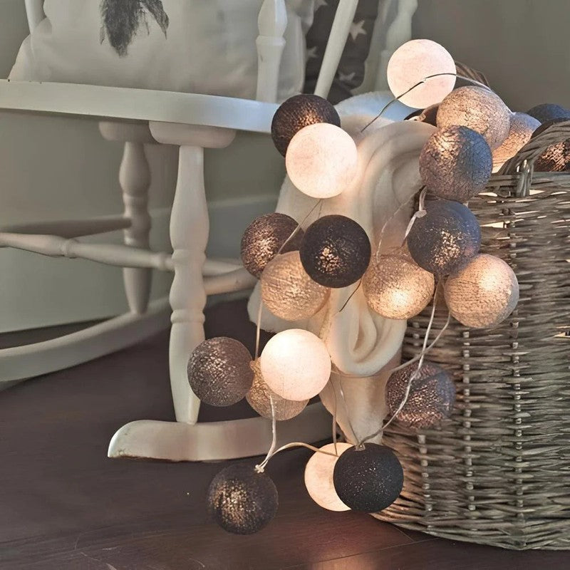 Ljusgarland med bomullsbollar - LED-belysning
