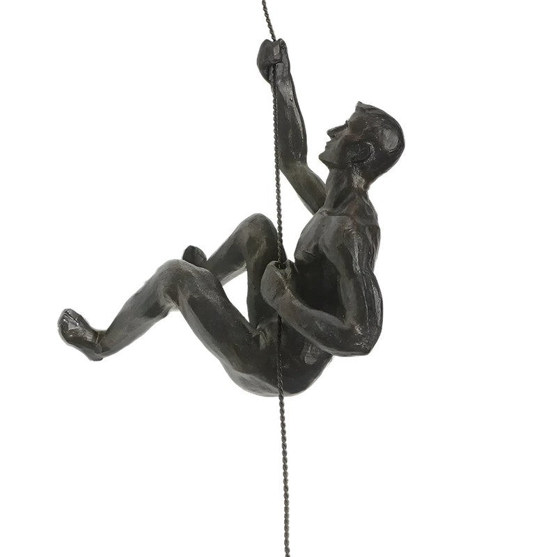 Set av väggskulpturer - klättrande figurer