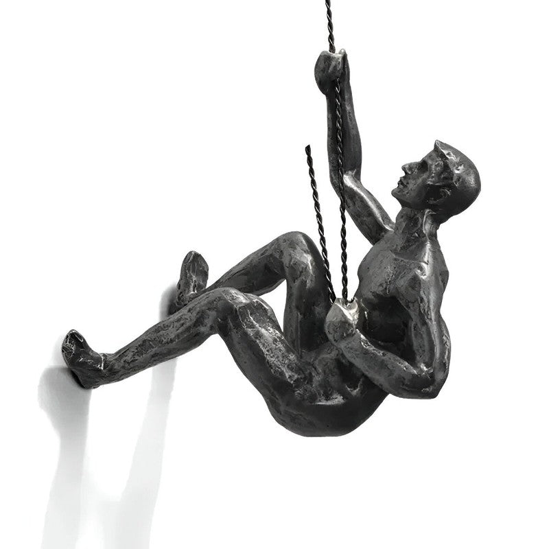 Set av väggskulpturer - klättrande figurer
