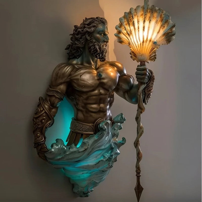 Skulpterad vägglampa - Poseidonfigur