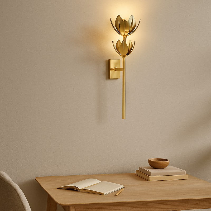 Vägglampa med tulpaninspirerad