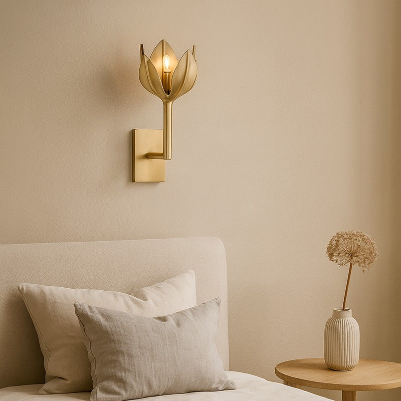 Vägglampa med tulpaninspirerad
