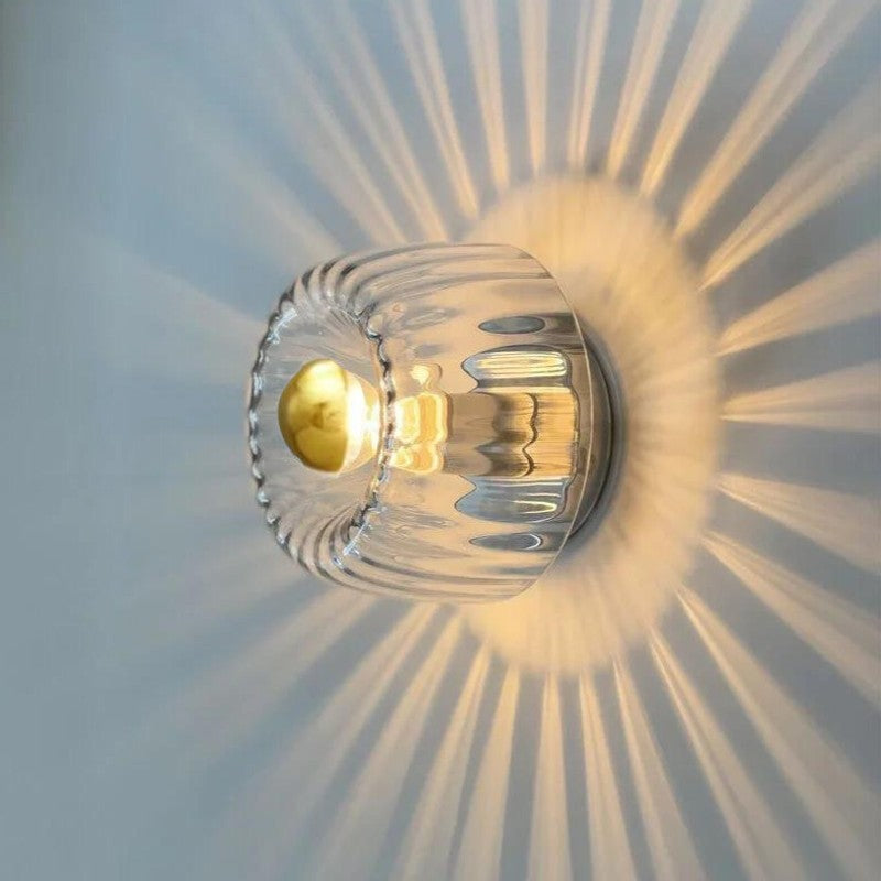 Vägglampa Rund med Räfflat Glas - Dome-formad Skärm