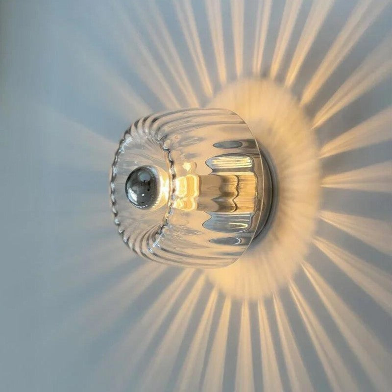 Vägglampa Rund med Räfflat Glas - Dome-formad Skärm