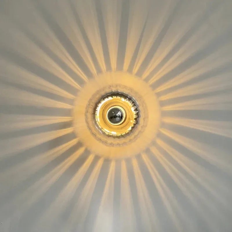 Vägglampa Rund med Räfflat Glas - Dome-formad Skärm