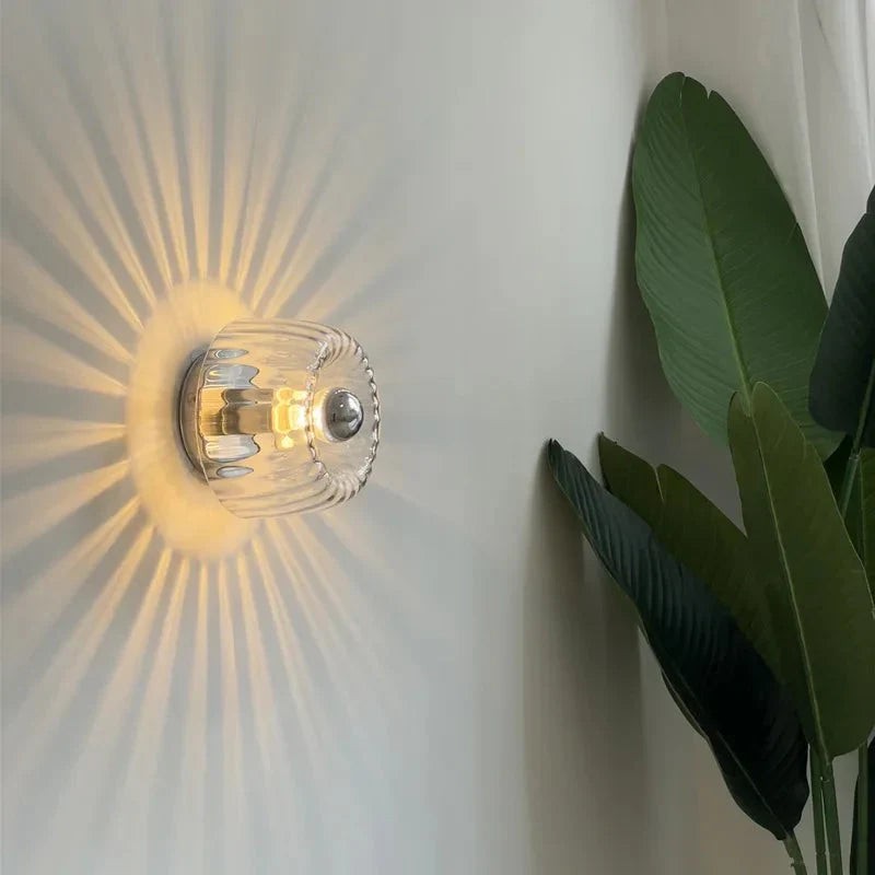 Vägglampa Rund med Räfflat Glas - Dome-formad Skärm