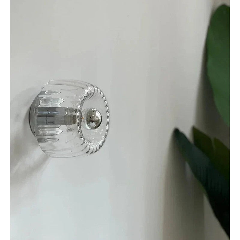Vägglampa Rund med Räfflat Glas - Dome-formad Skärm