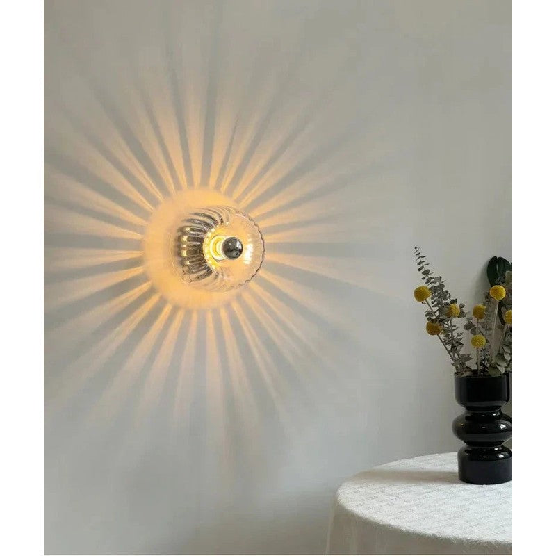 Vägglampa Rund med Räfflat Glas - Dome-formad Skärm