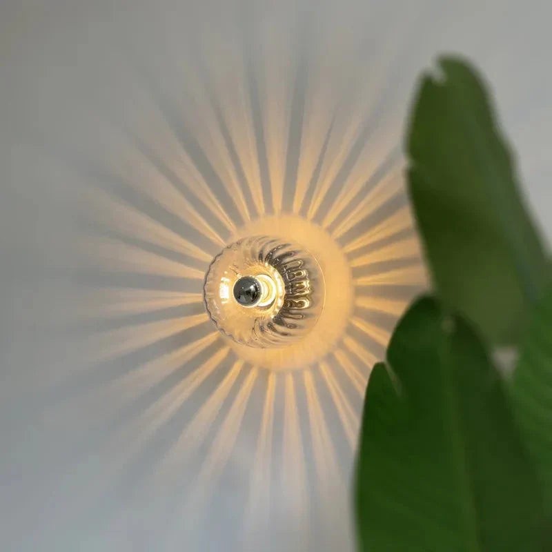 Vägglampa Rund med Räfflat Glas - Dome-formad Skärm